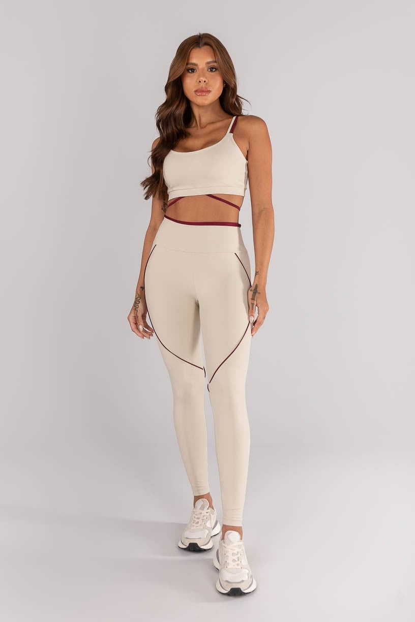 Calça Legging com Detalhe Vivo e Vira (Off-White / Vinho) | Ref: K4615-A