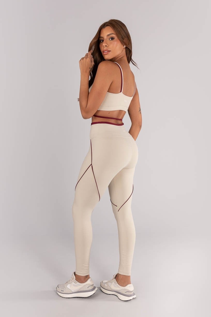 Calça Legging com Detalhe Vivo e Vira (Off-White / Vinho) | Ref: K4615-A