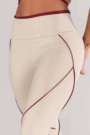 Calça Legging com Detalhe Vivo e Vira (Off-White / Vinho) | Ref: K4615-A