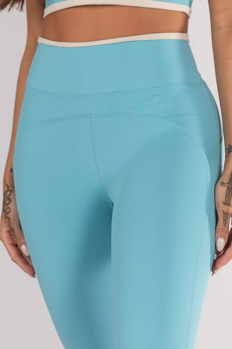 Calça Legging com Recortes e Vira (Brisa / Off-White) | Ref: K4622-A