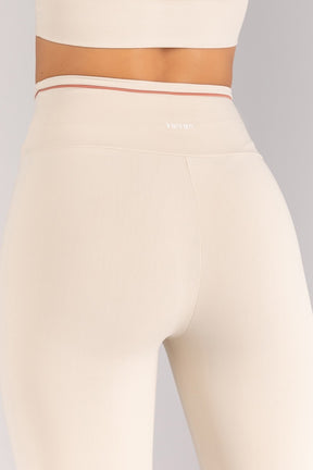 Calça Legging com Cós Transpassado e Vivo Contrastante (Off-White / Telha) | Ref: K4686-A