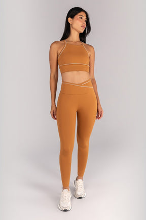 Calça Legging com Cós Transpassado e Vivo Contrastante (Amêndoa / Off-White) | Ref: K4686-B