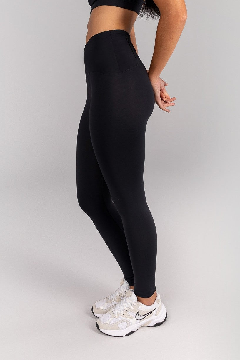 Calça Legging com Zíper Invisível no Bolso (Preto) | Ref: K4689-B