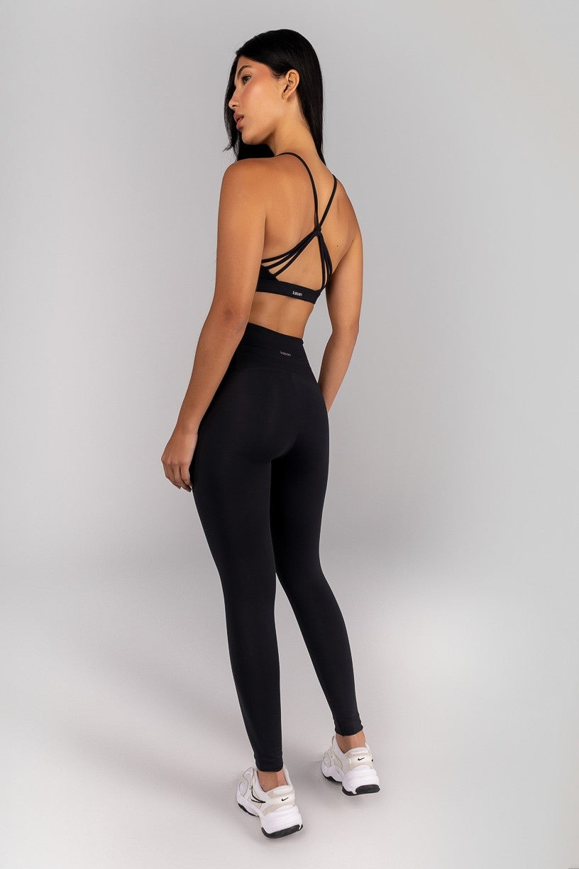 Calça Legging com Zíper Invisível no Bolso (Preto) | Ref: K4689-B