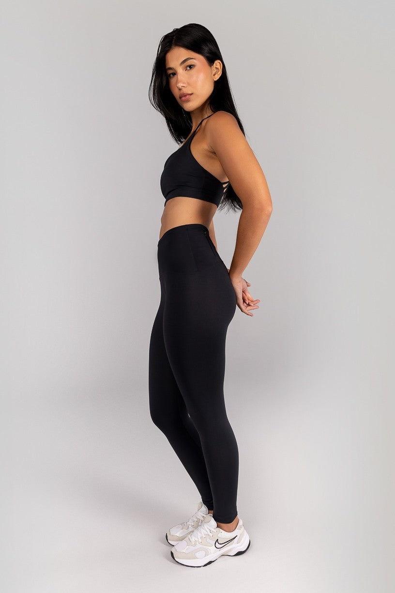 Calça Legging com Zíper Invisível no Bolso (Preto) | Ref: K4689-B