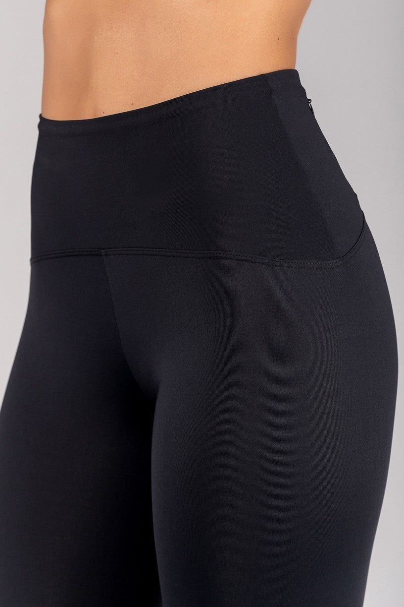 Calça Legging com Zíper Invisível no Bolso (Preto) | Ref: K4689-B