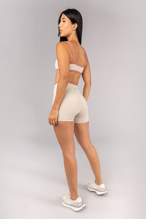 Top com Alças Duplas e Decote Sinuoso (Off-White / Telha) | Ref: K4693-B